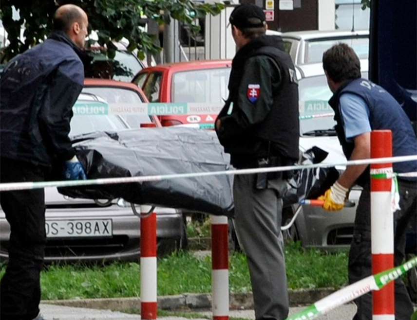 БРАТИСЛАВА, 16. ЈАНУАРА /СРНА-Ројтерс/ - Најмање двоје људи убијено је у нападу ножем у средњој школи на истоку Словачке, јавио је медијски сервис "ТА3".