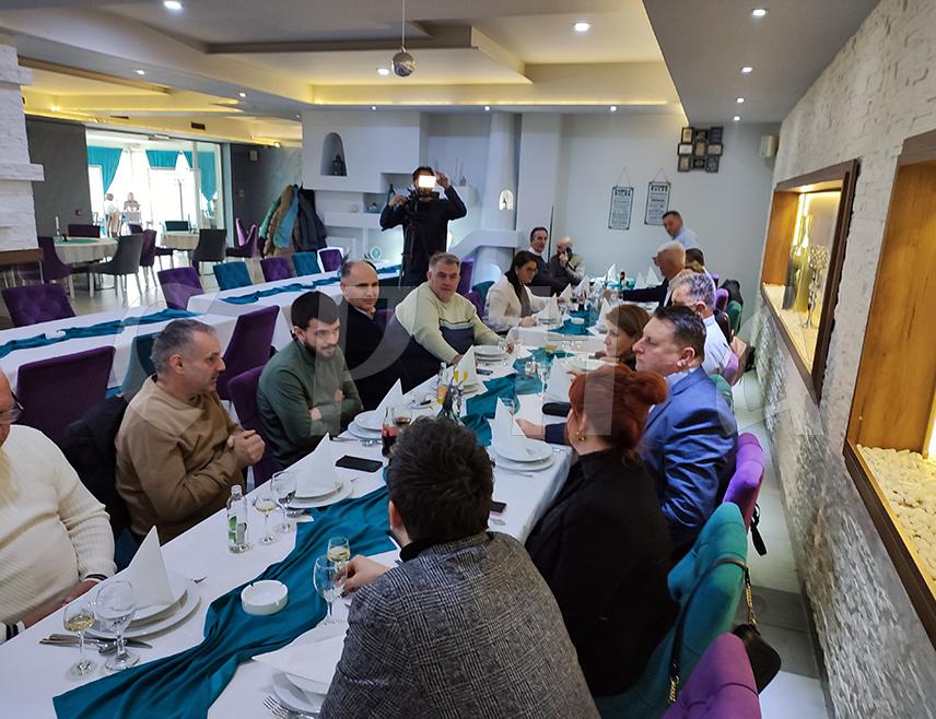 ГРАДИШКА, 16. ЈАНУАРА /СРНА/ - Локална управа у Градишци имала је у прошлој години веома добру сарадњу са свим медијима, а кључно за то били су професионално извјештавање новинара и траспарентност рада градске управе, изјавио је градоначелник Зоран Аџић.