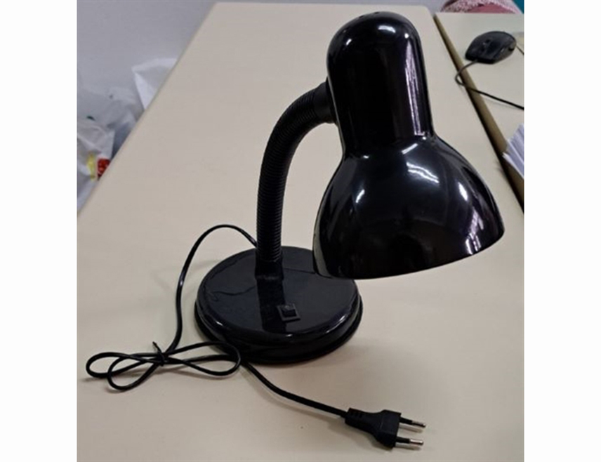 ИСТОЧНО САРАЈЕВО, 16. ЈАНУАРА /СРНА/ - Са тржишта БиХ повучена је електрична свјетиљка тип КП-13220, поријеклом из Кине, јер представља ризик од пожара и струјног удара, док се потрошачима који посједују овај производ препоручује да га престану користити и врате у трговину малопродаје.