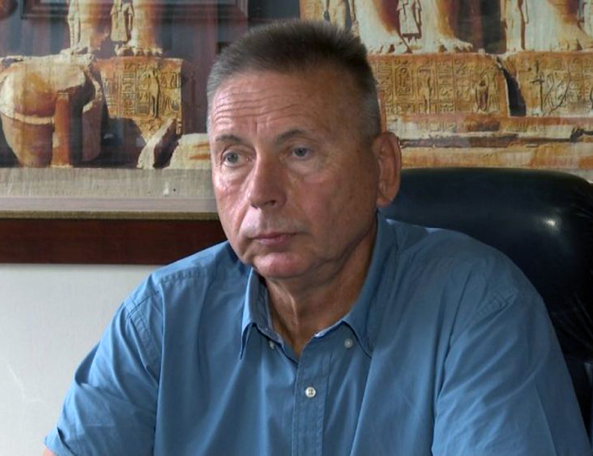 БАЊАЛУКА, 16. ЈАНУАРА /СРНА/ - Одбрана предсједника Републике Српске Милорада Додика затражила је од Суда БиХ да суђење против њега и в.д. директора "Службеног гласника Српске" Милоша Лукића крене испочетка због протока рока од 30 дана од одржавања посљедњег рочишта, рекао је Срни адвокат одбране Горан Бубић.