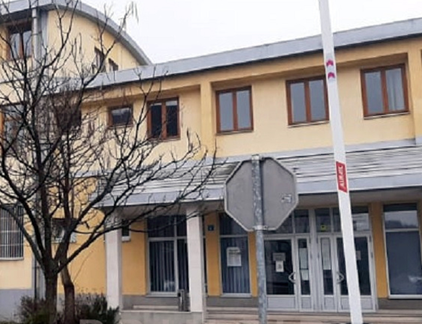 ИСТОЧНО САРАЈЕВО, 16. ЈАНУАРА /СРНА/ - Окружно јавно тужилаштво у Источном Сарајеву поднијело је Окружном суду у овом граду приједлог за одређивање притвора мушкарцу чији су иницијали И.Д, осумњиченог за тешко убиство на Палама.