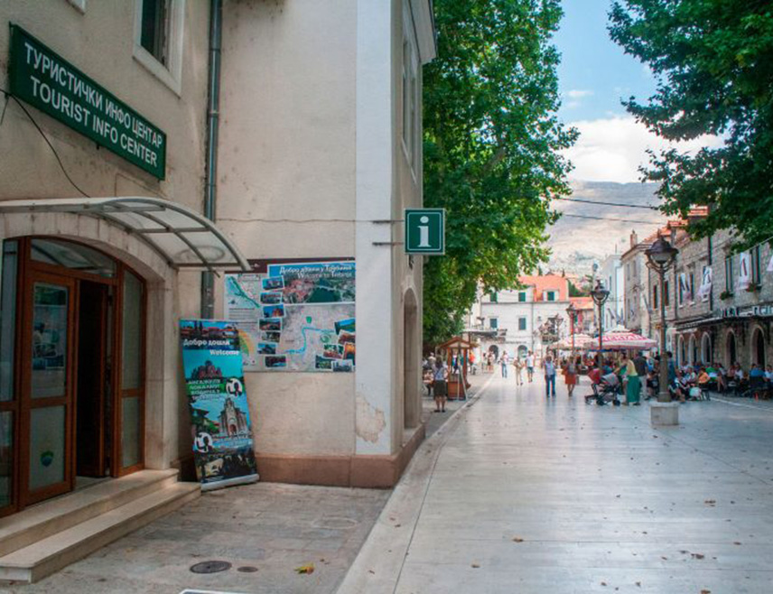 TРЕБИЊЕ, 17.ЈАНУАРА /СРНА/ - У Требињу је прошле године евидентирано 230.710 регистрованих ноћења туриста, што је за 14,74 одсто више у односу на до сада рекордну 2023. годину, саопштено је из градске Tуристичке организације.