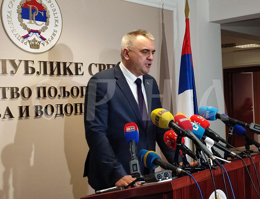БАЊАЛУКА, 17. ЈАНУАРА /СРНА/ - Министар пољопривреде, шумарства и водопривреде Републике Српске Саво Минић изјавио је да је очекивани минус у "Шумама Српске" за прошлу годину између 10 и 13 милиона КМ, али да ће тачно стање показати извјештаји који би требало да буду завршени до краја фебруара.