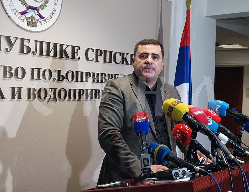 БАЊАЛУКА, 17. ЈАНУАРА /СРНА/ - Вршилац дужности генералног директора предузећа "Шуме Републике Српске" Блашко Каурин изјавио је данас у Бањалуци да ће сви радници до краја дана или најкасније у понедјељак, 20. јануара, имати обезбијеђено здравствено осигурање.