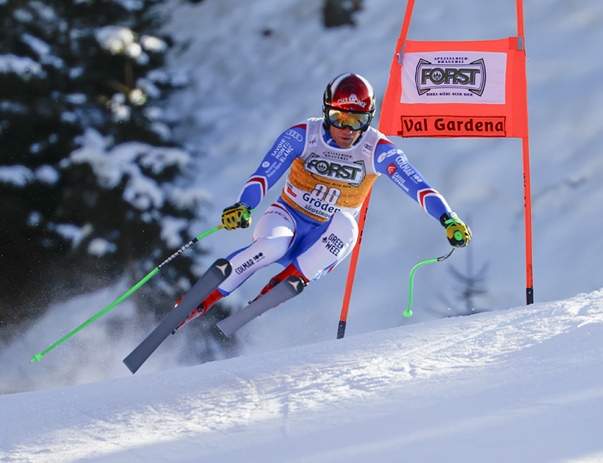 ВЕНГЕН, 18. ЈАНУАРА /СРНА/ - Француски скијаш Блез Гизенданер хитно је пребачен хеликоптером са планине након што је пао током спуста у оквиру Свјетског купа у Венгену.