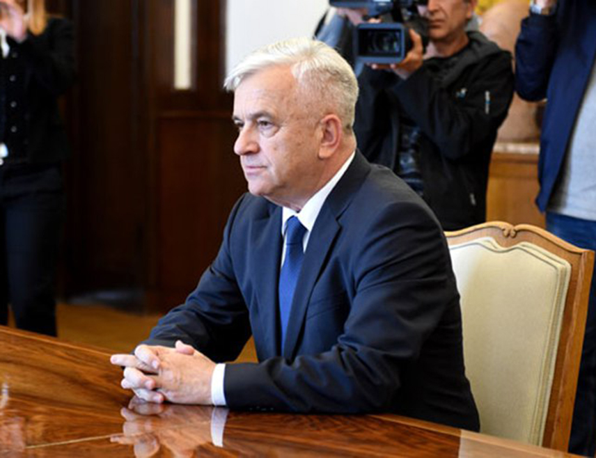 БАЊАЛУКА, 18. ЈАНУАРА /СРНА/ - Предсједник ДЕМОС-а Недељко Чубриловић изјавио је Срни да нове санкције одлазеће америчке администрације званичницима у Републици Српској изазивају само додатни револт српског народа у БиХ и да из њих не може да проистекне ништа добро.