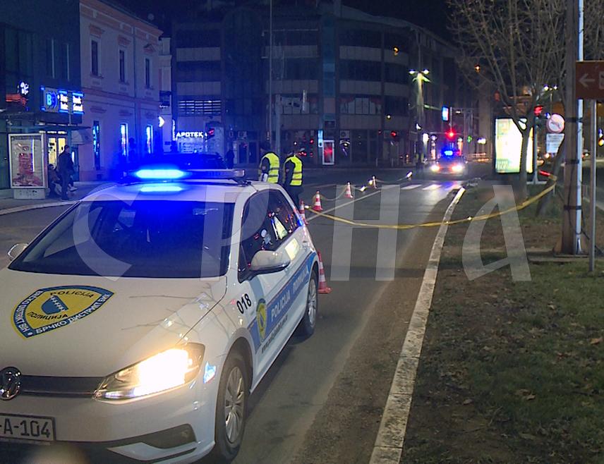 БРЧКО, 18. ЈАНУАРА /СРНА/ – Драган Б. /64/ погинуо је вечерас у Брчком када га је аутомобилом на пјешачком прелазу ударио пијани возач, а након тога побјегао са лица мјеста, саопштила је брчанска полиција.