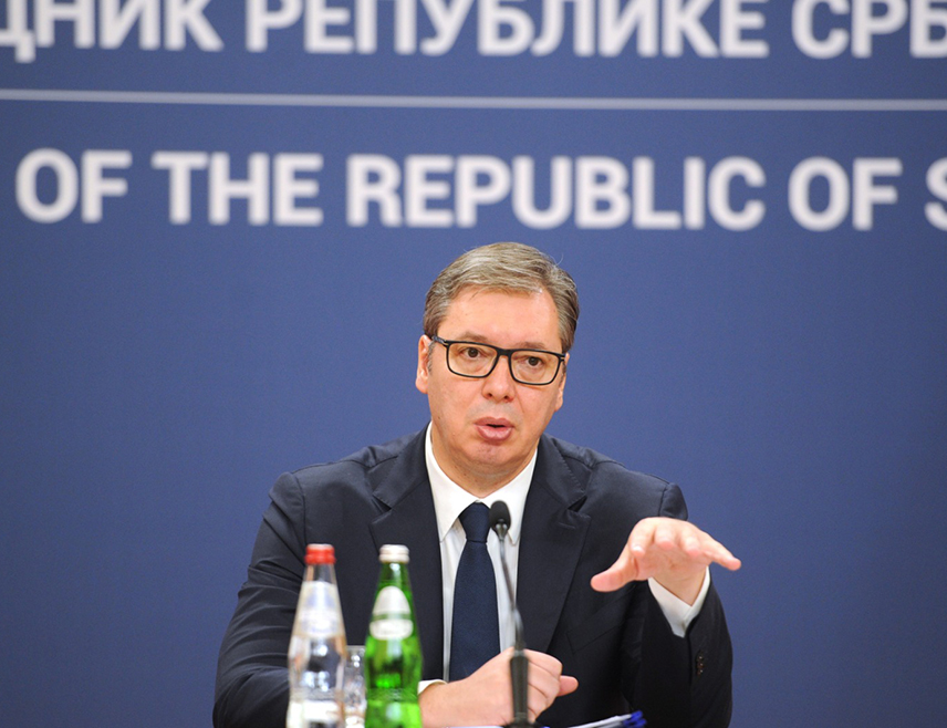 БЕОГРАД, 18. ЈАНУАРА /СРНА/ - Предсједник Србије Александар Вучић изјавио је да постоји интерес неколико западних и регионалних обавјештајних агенција да се Србија разори изнутра како не би представљала озбиљан фактор на међународној сцени.