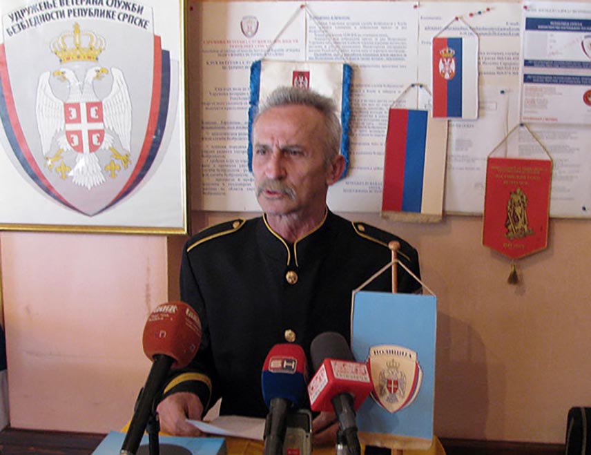 ИСТОЧНО САРАЈЕВО, 19. ЈАНУАРА /СРНА/ - Предсједник Удружења ветерана служби безбједности Републике Српске - Подружница Источно Сарајево Радован Пејић изјавио је да нико не би требао да вријеђа припаднике Полиције Републике Српске и да чланови овог удружења подржавају активности млађих колега који су их наслиједили.