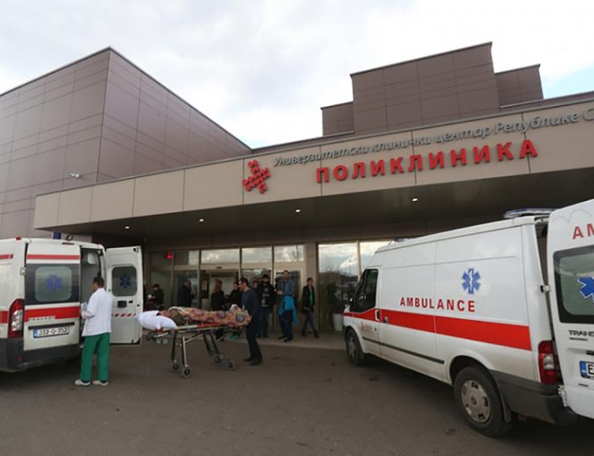 БАЊАЛУКА, 20. ЈАНУАРА /СРНА/ - Жена чији су иницијали Г.А. /77/, која је повријеђена у саобраћајној незгоди у Шипову, стабилног је здравственог стања и остаје на лијечењу у Клиници за торакалну хирургију Универзитетског клиничког центра /УКЦ/.