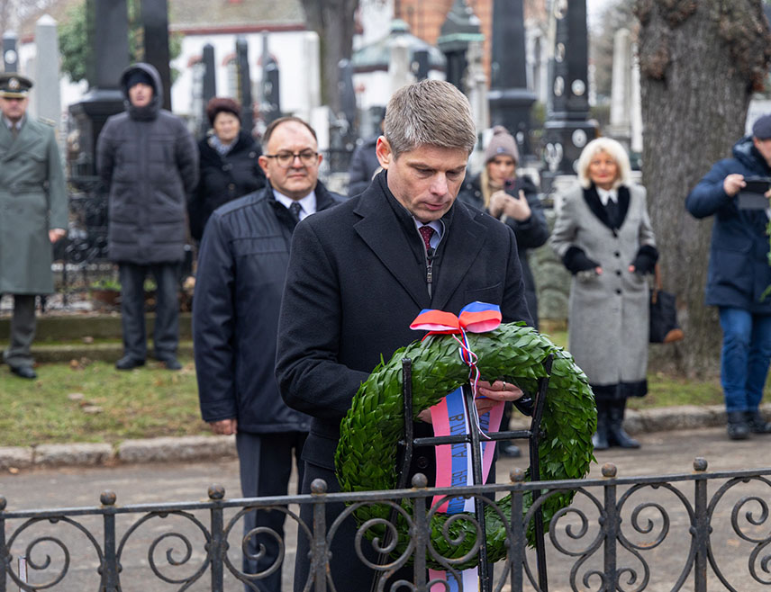 БЕОГРАД, 20. ЈАНУАРА /СРНА/ - Директор Канцеларије за јавну и културну дипломатију Арно Гујон рекао је да су велике српске војсковође Павле Јуришић Штурм, Живојин Мишићи и Петар Бојовић својим херојским подвизима неизмерно задужиле Србију и цио српски народ.