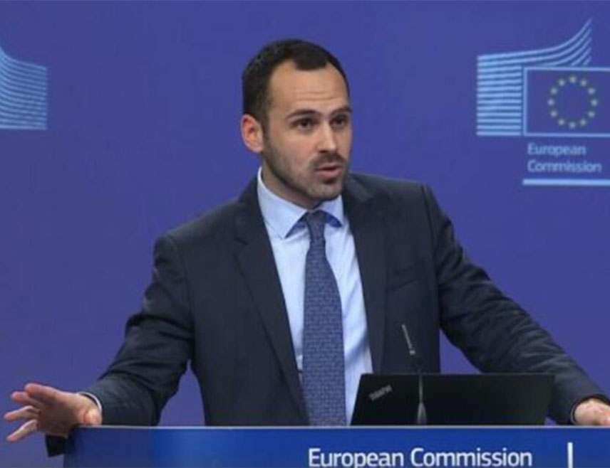 БРИСЕЛ, 20. ЈАНУАРА /СРНА - РИА Новости/ - ЕУ пажљиво прати тренутна дешавања у вези са протестима студената у Србији и позива све стране да се суздрже од насиља, саопштио је портпарол Европске комисије Гијом Мерсије.