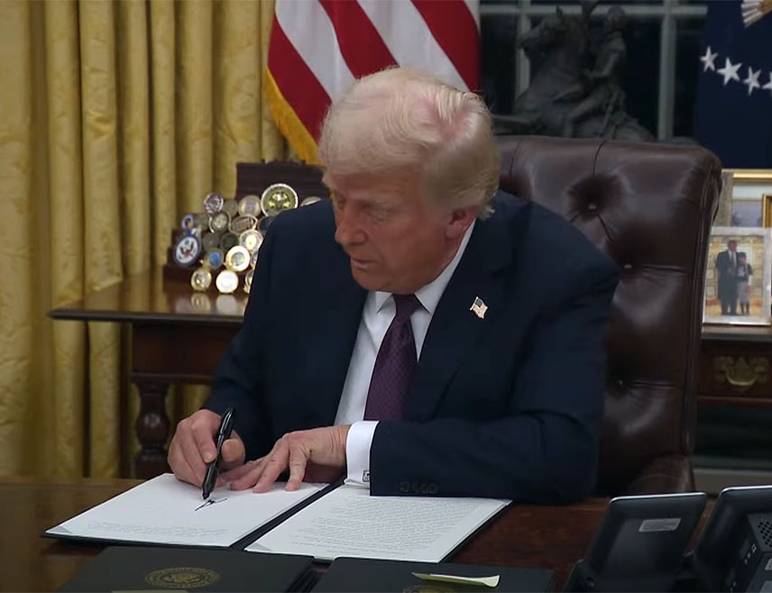 ВАШИГНТОН, 21. ЈАНУАРА /СРНА/ - Предсједник САД Доналд Трамп потписао је извршну одредбу о повлачењу Америке из Свјетске здравствене организације /СЗО/.