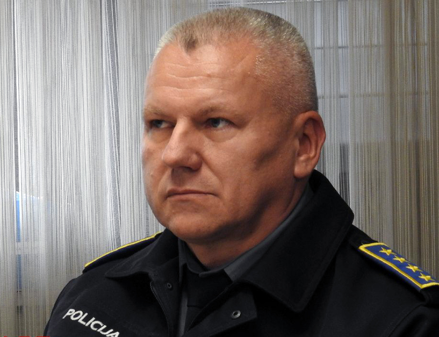 ЗЕНИЦА, 21. ЈАНУАРА /СРНА/ - Лице чији су иницијали З.Б. задобило је лакше тјелесне повреде у јутрошњој саобраћајној незгоди на магистралном путу у мјесту Хеце, код Зенице, рекао је Срни портпарол МУП-а Зеничко-добојског кантона Самир Валентић.