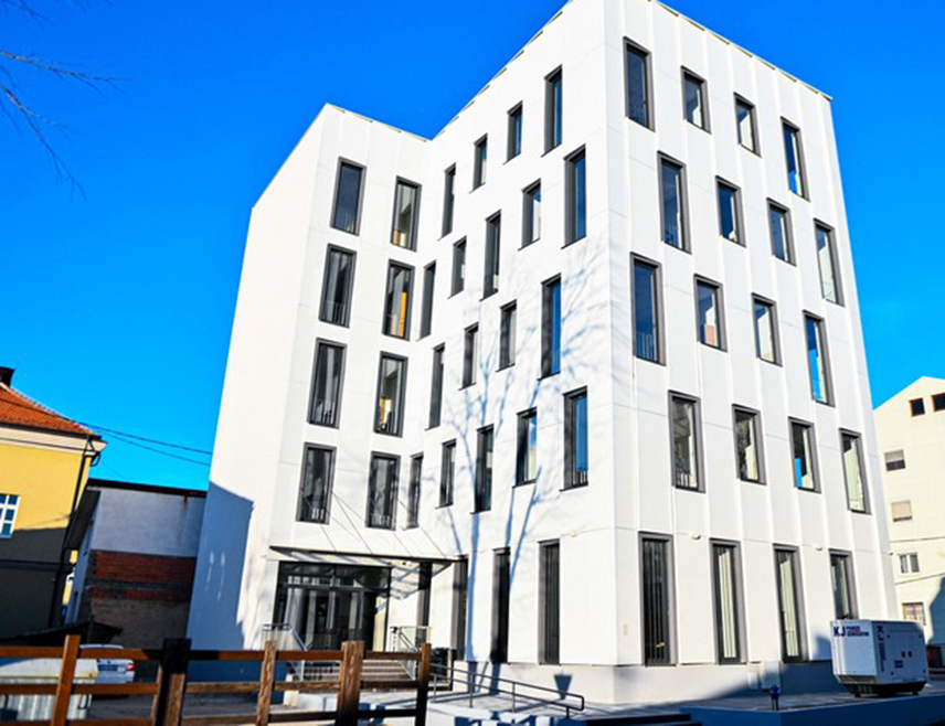 БИЈЕЉИНА, 21. ЈАНУАРА /СРНА/ - Окружно тужилаштво Бијељина ће у законском року предати жалбу на одлуку Окружног суда у Бијељини, који је одбио приједлог да градоначелнику Љубиши Петровићу буду уведене одређене мјере забране, речено је Срни у Tужилаштву.