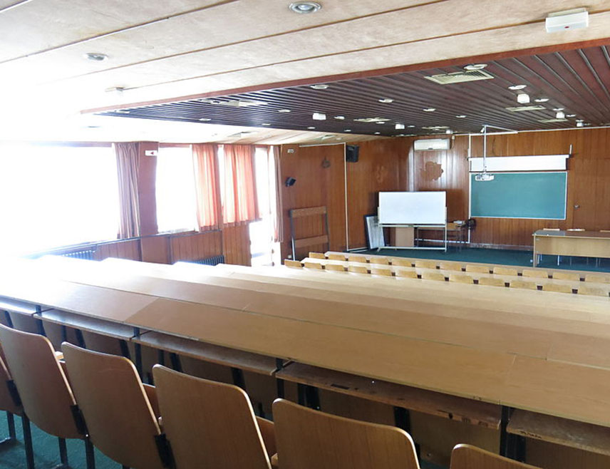 БЕОГРАД, 21. ЈАНУАРА /СРНА/ - Скупштински Одбор за образовање, науку, технолошки развој и информатичко друштво закључио је данас да је угрожена академска година за више од 200.000 студената јавних високошколских установа на којима су блокаде и неопходно је сагледати како ће бити надокнађена настава и испитни рокови.