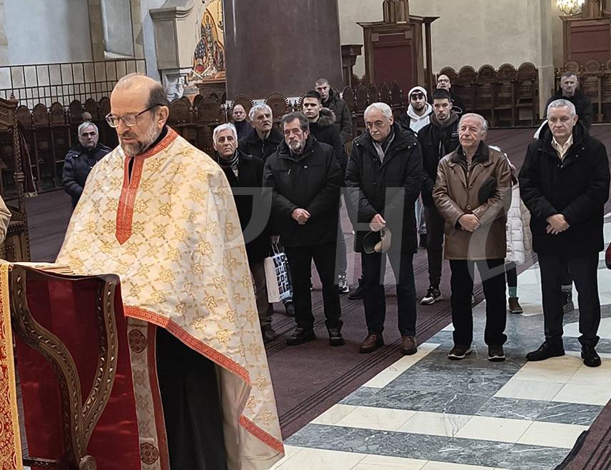 БЕОГРАД, 22. ЈАНУАРА /СРНА/ - У Цркви Светог Марка у Београду данас је служен парастос за 346 Срба убијених на подручју Равних Котара и Велебита у хрватској злочиначкој акцији "Масленица" почињеној на данашњи дан 1993. године у зони под заштитом УН, а за ове злочине још нико није одговарао.