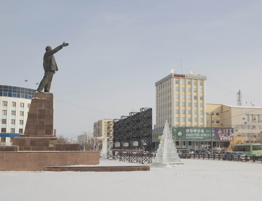 БИЈЕЉИНА, 22. ЈАНУАРА /СРНА/ - "Висока" температура у леденој руској Јакутији обара рекорде - ових дана забиљежена је темпераура од минус 13 до минус 15 степени Целзијусових.