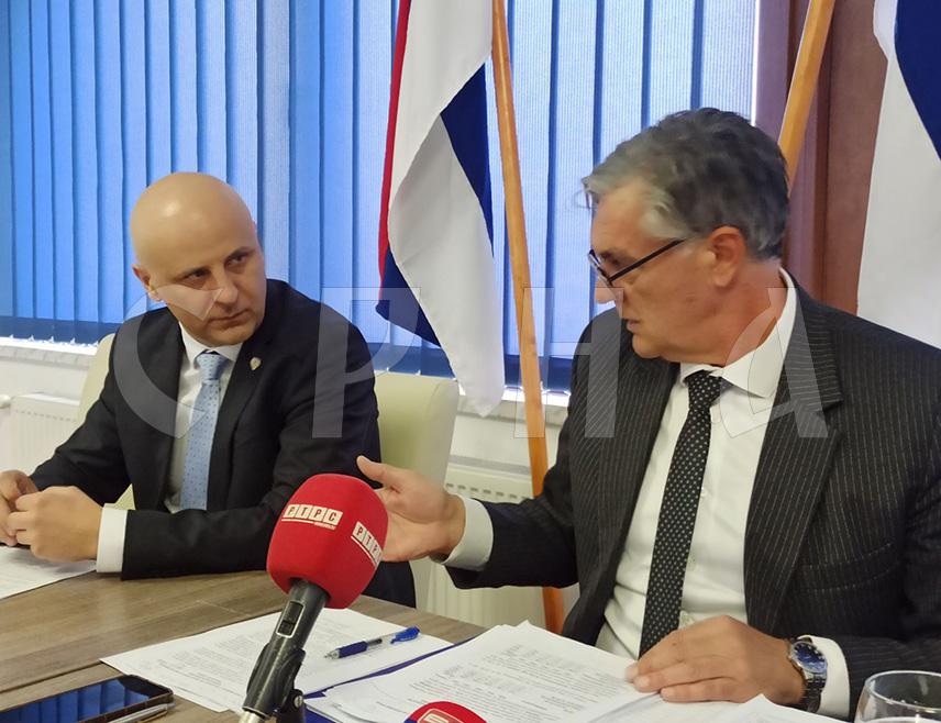 ЗВОРНИК, 22. ЈАНУАРА /СРНА/ - Директор Полиције Репубике Српске Синиша Кострешевић рекао је данас у Зворнику да је Полиција евидентирала 14 организованих криминалних група, док је Министартво унутрашњих послова /МУП/ учествовало у спровођењу 14 криминалистичких обрада, од којих је 11 међународних.