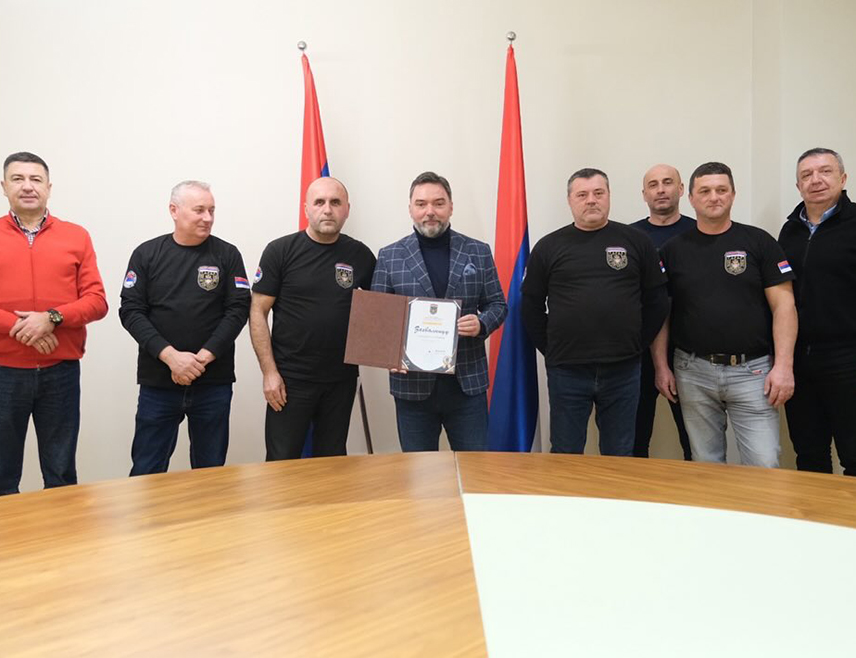 ИСТОЧНО САРАЈЕВО, 22. ЈАНУАРА /СРНА/ - Прва моторизована Гардијска бригада Главног штаба Војске Републике Српске дала је изузетан допринос у стварању и одбрани Српске и на томе им вјечна захвалност, изјавио је замјеник предсједавајуће Савјета министара Сташа Кошарац.