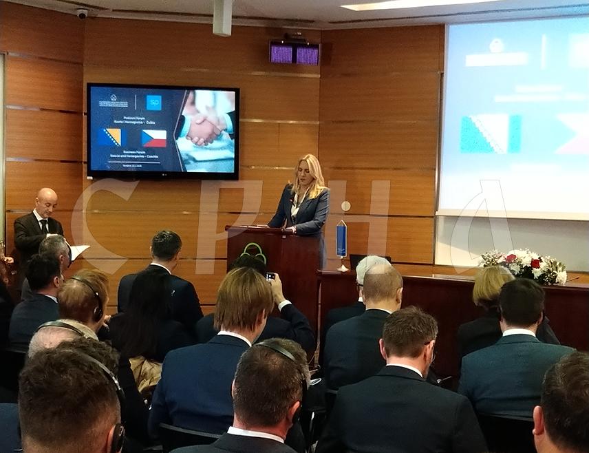 САРАЈЕВО, 23. ЈАНУАРА /СРНА/ - Српски члан и предсједавајућа Предсједништва БиХ Жељка Цвијановић изјавила је данас на Пословнoм форуму Чешка-БиХ у Сарајеву да двије земље имају добре односе, што аутоматски даје основу и за развијање пословних односа.