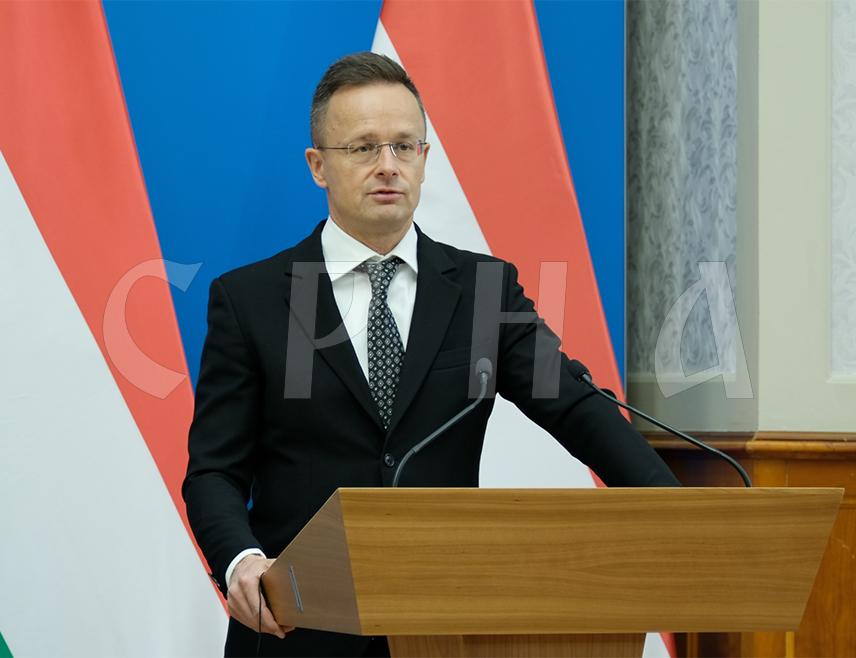 БУДИМПЕШТА, 23. ЈАНУАРА /СРНА/ - Министар спољних послова и трговине Мађарске Петер Сијарто изјавио је да је бивша америчка администрација вршила притисак на БиХ на антидемократски и срамотан начин, што је довело у питање вољу народа Републике Српске, те је изразио наду да је томе сада крај.