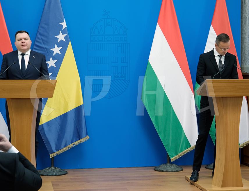 БУДИМПЕШТА, 23. ЈАНУАРА /СРНА/ - Мађарски министар спољних послова и трговине Петер Сијарто изјавио је да је Мађарска спремна да заштити безбједност сваког становника.