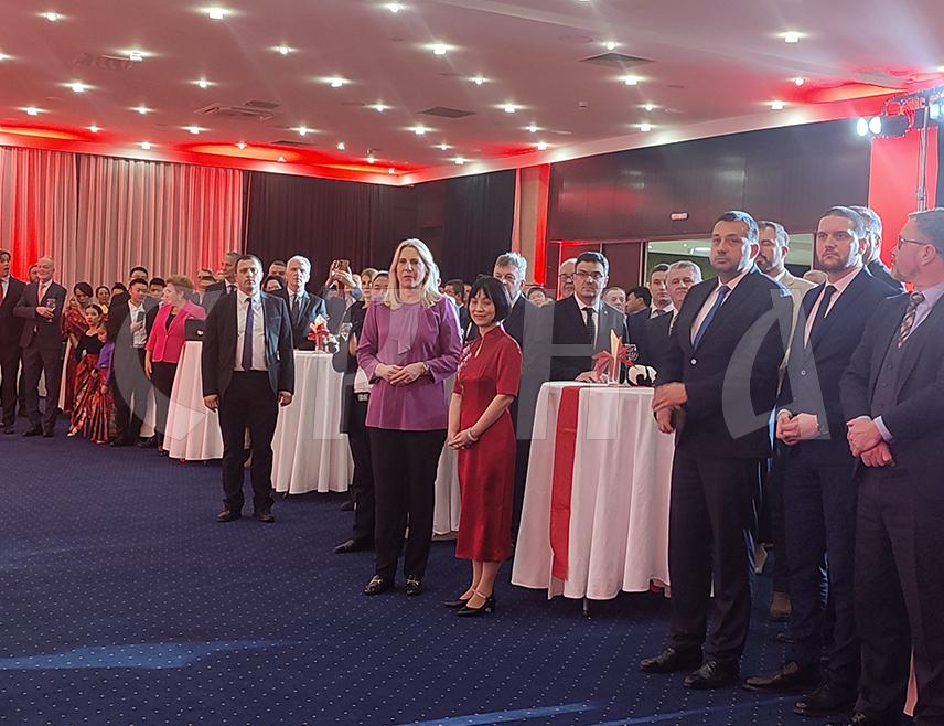 САРАЈЕВО, 23. ЈАНУАРА /СРНА/ - Пријем поводом обиљежавања Кинеске нове године и добродошлице новоименованом амбасадору Кине у БиХ Ли Фан одржава се у Сарајеву, а присуствује и српски члан и предсједавајућа Предсједништва БиХ Жељка Цвијановић.