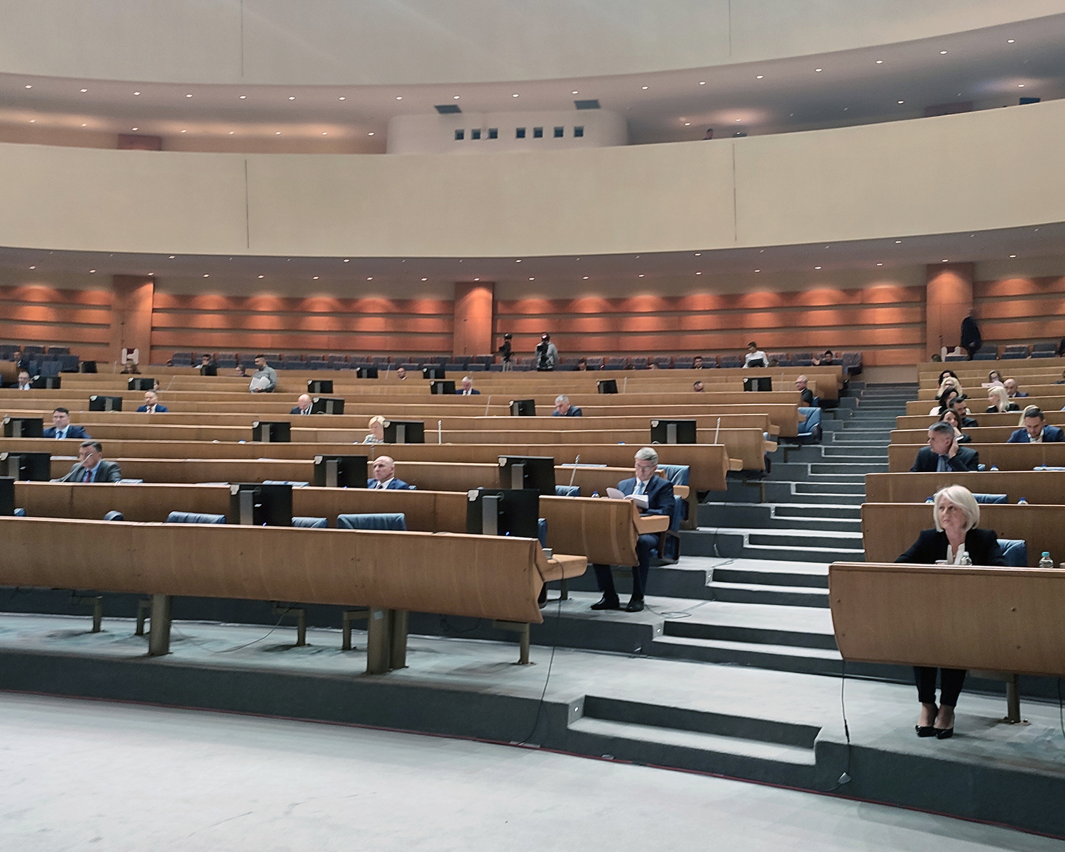 САРАЈЕВО, 23. ЈАНУАРА /СРНА/ - У Представничком дому Парламентарне скупштине БиХ 
у току је пауза након обављене расправе о Приједлогу закона о заштити личних података.