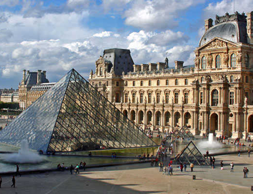 ПАРИЗ, 23. ЈАНУАРА /СРНА-Ројтерс/ - Лувр, најпосјећенији музеј у свијету и дом Леонардове "Мона Лизе", затражио је хитну помоћ од француске Владе да би обновио и реновирао старе изложбене хале и боље заштитио небројена умјетничка дјела.