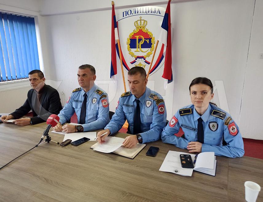 ЗВОРНИК, 24. ЈАНУАРА /СРНА/ - На јавним путевима на којима контролу и регулисање саобраћаја врше припадници Полицијске управе Зворник у 2024. години догодило се 517 саобраћајних незгода у којима је погинуло седам лица у седам саобаћајних несрећа, рекао је данас начелник Сектора полиције у Полицијској управи Зворник Драгослав Остојић.