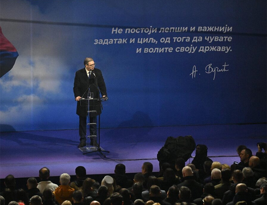 БЕОГРАД, 24. ЈАНУАРА /СРНА/ - Предсједник Србије Александар Вучић рекао је вечерас на великом скупу у Јагодини да су у велики народни покрет, чије је оснивање иницирао, сви добродошли, истакавши да ће то бити покрет великих промјена, а не повратак у прошлост и оних који би манипулацијом на власт.