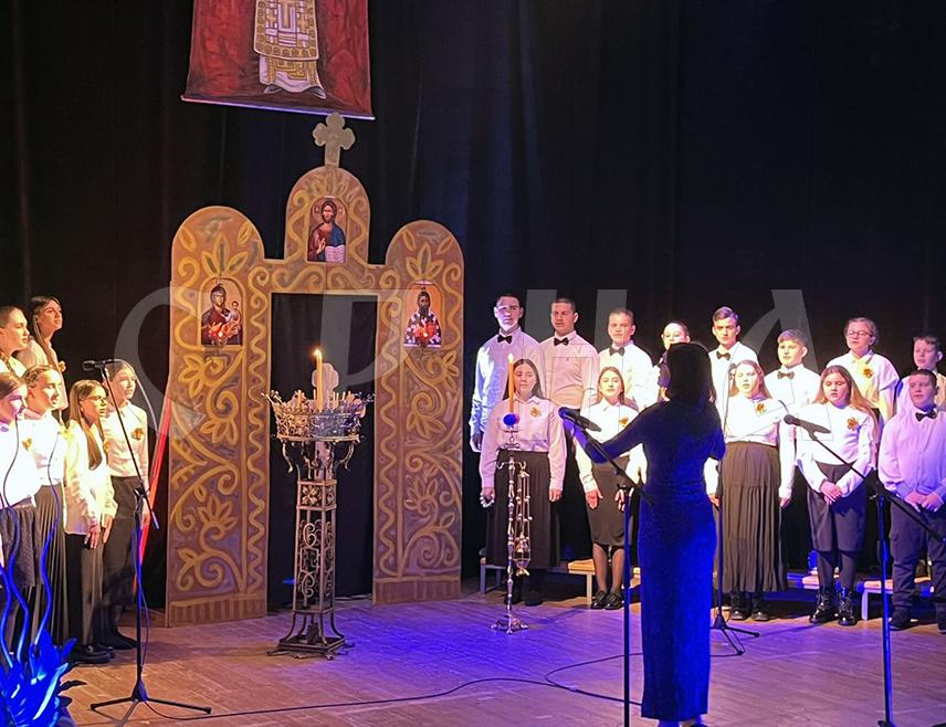 КОЗАРСКА ДУБИЦА, 24. ЈАНУАРА /СРНА/ - У Козарској Дубици вечерас је одржана традиционална светосавска академија на којој су ученици говорили о лику и дјелу првог српског просветитеља.