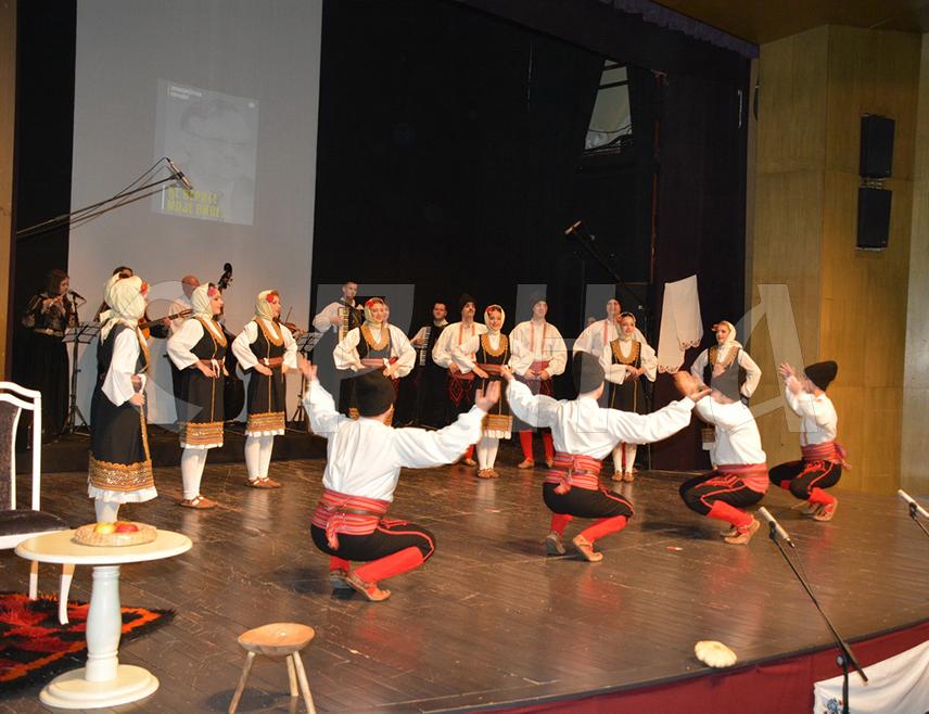 ПРИЈЕДОР, 24. ЈАНУАРА / СРНА/ - У организацији Удружења за очување традиције у Приједору вечерас је одржан меморијални концерт под називом "Ђе вериге моје висе..." посвећен Савану Руњи једном од оснивача и идејних твораца овог Удружења.