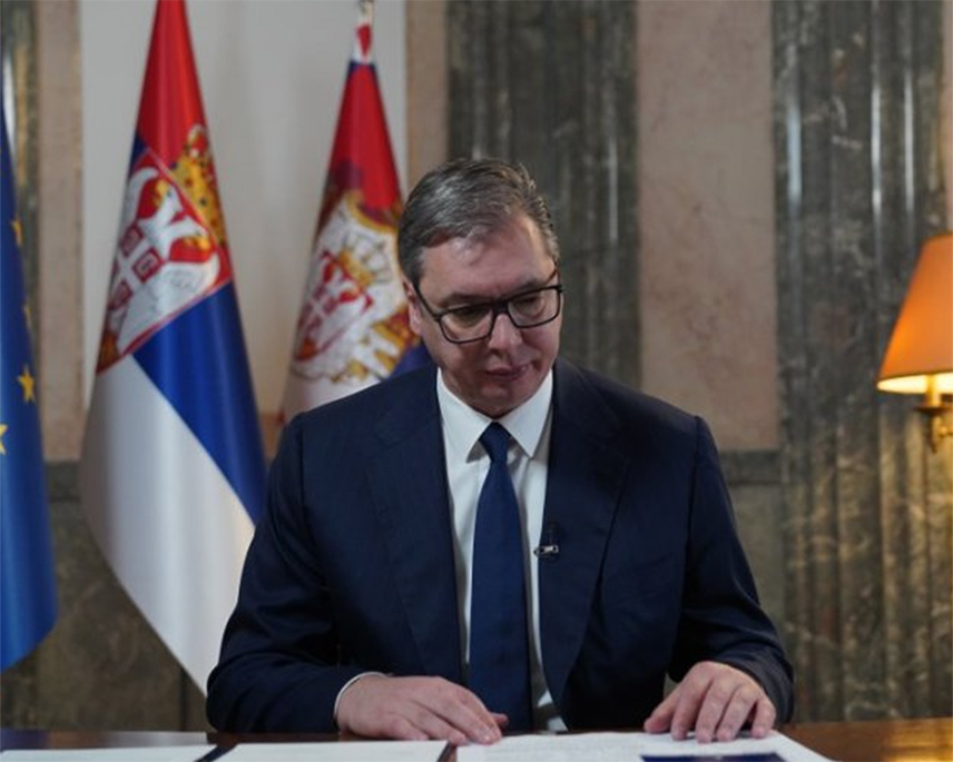 БЕОГРАД, 25. ЈАНУАРА /СРНА/ - Предсједник Србије Александар Вучић затражио је данас од Владе, инвеститора, извођача и тужилаштва да објаве сва документа у вези са реконструкцијом Жељезничке станице у Новом Саду за која је Грађевински факултет у Београду саопштио да недостају.