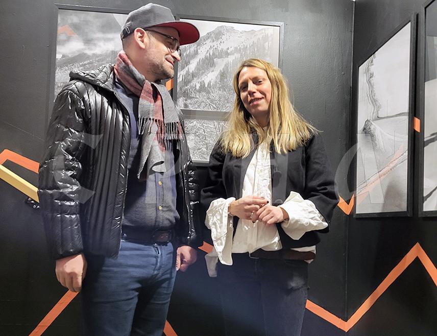 ЈАХОРИНА, 25. ЈАНУАРА /СРНА/ - У оквиру петог "Јахорина опен спејс хаба" вечерас је на Јахорини отворена изложба умјетничких слика и фотографија ове олимпијске љепотице, аутора Марије Нишић и Ивана Трнчића.