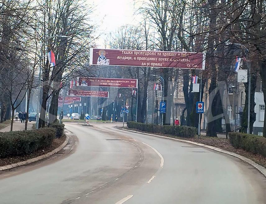 БАЊАЛУКА, 26. ЈАНУАРА /СРНА/ - У Алеји Светог Саве у Бањалуци и ове године су, поводом Савиндана, постављене мудре поруке првог српског архиепископа, светитеља и просветитеља Светог Саве.