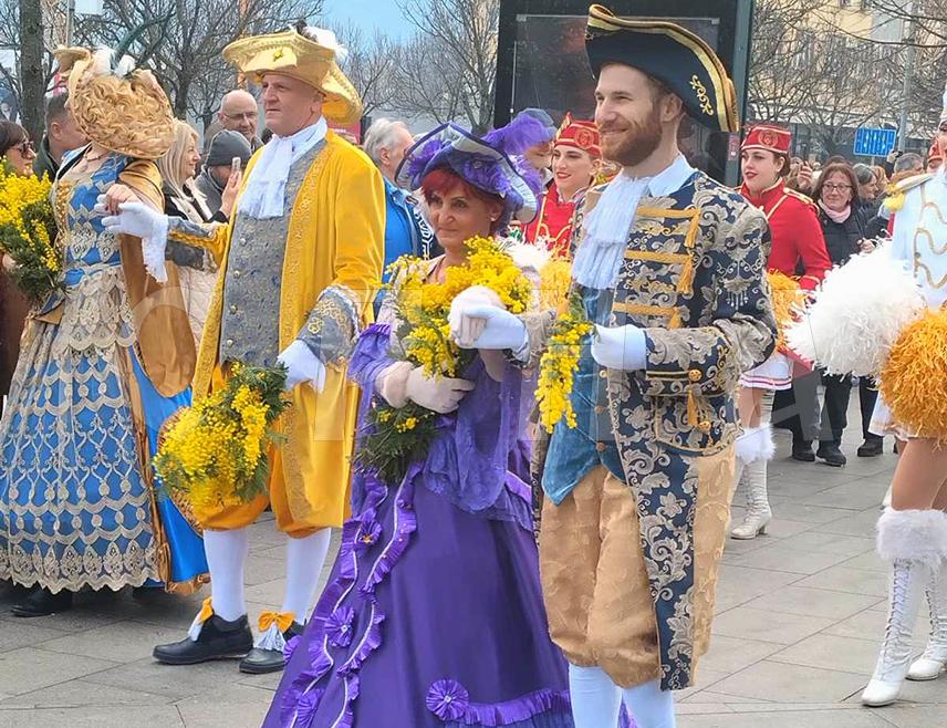 ВАЊАЛУКА, 26. ЈАНУАРА /СРНА/ - У Бањалуци је данас представљен дио програма 56. Празника мимозе који се одржава под слоганом "Херцег Нови зове-фешта, сунце, море".