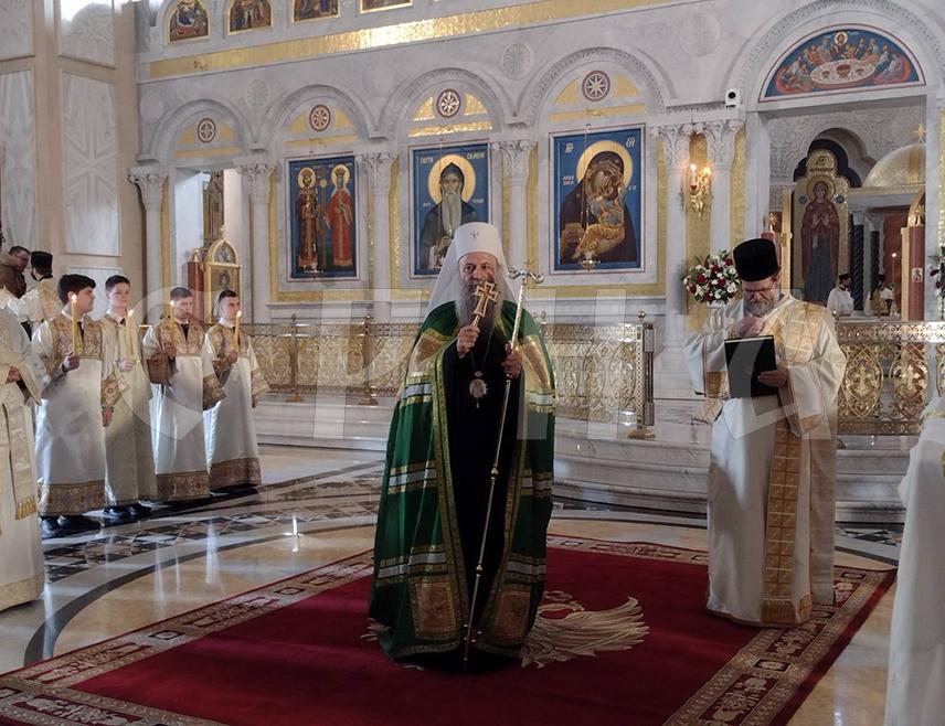 БЕОГРАД, 27. ЈАНУАРА /СРНА/ - Његова светост патријарх српски Порфирије изјавио је да се Свети Сава ове године не слави на најбољи начин, те позвао све на смирење и мир јер је предуслов да свима буде боље да свако појединачно постане бољи.