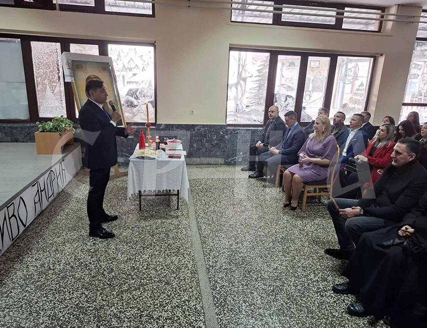 ВИШЕГРАД, 27. ЈАНУАРА/ СРНА/ - Докле год постоји Србија постојаће и Република Српска и докле год постоји Српска постојаће и Србија, изјавио је данас сенатор Републике Српске Александар Вулин.