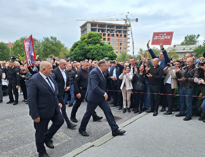 БАЊАЛУКА, 27. ЈАНУАРА /СРНА/ - Пред Судом БиХ за сриједу, 29. јануар, одређен је главни претрес у кривичном предмету против предсједника Републике Српске Милорада Додика и в.д. директора "Службеног гласника Српске" Милоша Лукића, рекао је Срни адвокат Горан Бубић.
