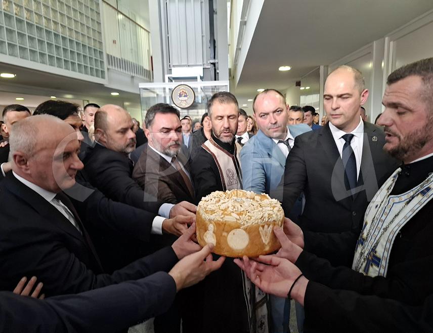 ВИШЕГРАД, 27. ЈАНУАРА /СРНА/ - Министар енергетике и рударства Републике Српске Петар Ђокић рекао је да предузеће "Хидроелектране на Дрини" даје допринос укупном стабилном снабдијевању електричном енергијом потрошача у Српској, како домаћинстава, тако и привреде.