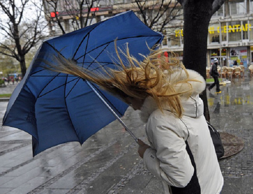 САРАЈЕВО, 27. ЈАНУАРА /СРНА/ - За већи дио БиХ за сутра је издато наранџасто упозорење због појачаног вјетра, објавио је Федерални хидрометеоролошки завод.