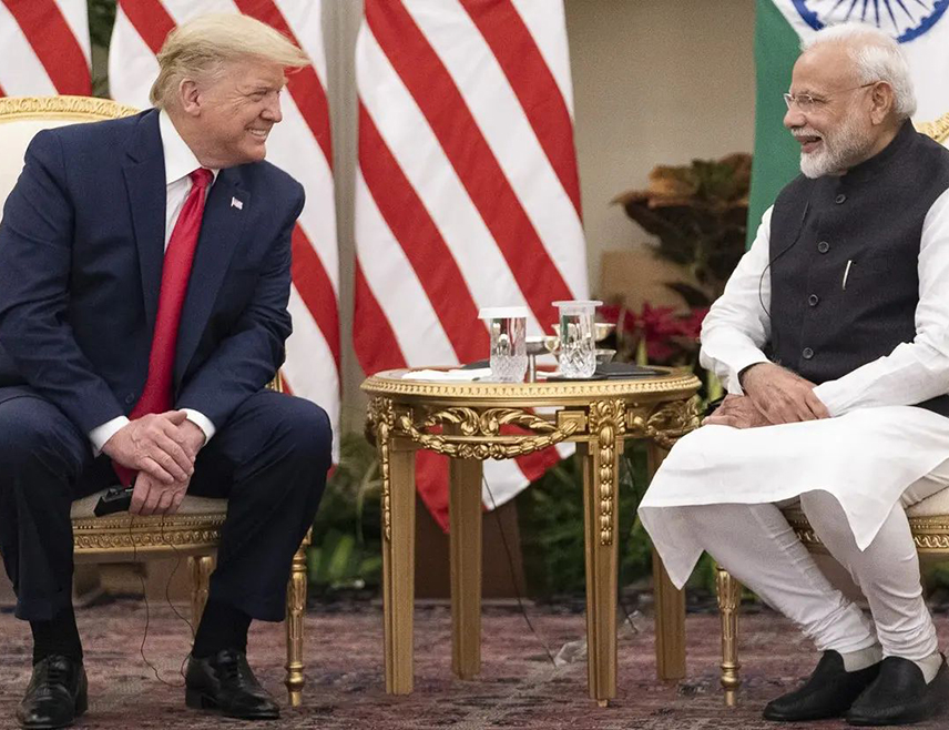 ВАШИНГТОН, 27. ЈАНУАРА /СРНА - РИА Новости/ - Амерички предсједник Доналд Трамп разговарао је са индијским премијером Нарендром Модијем и истакао значај куповине веће количине америчке безбједносне опреме за Индију, саопштено је из Бијела куће.