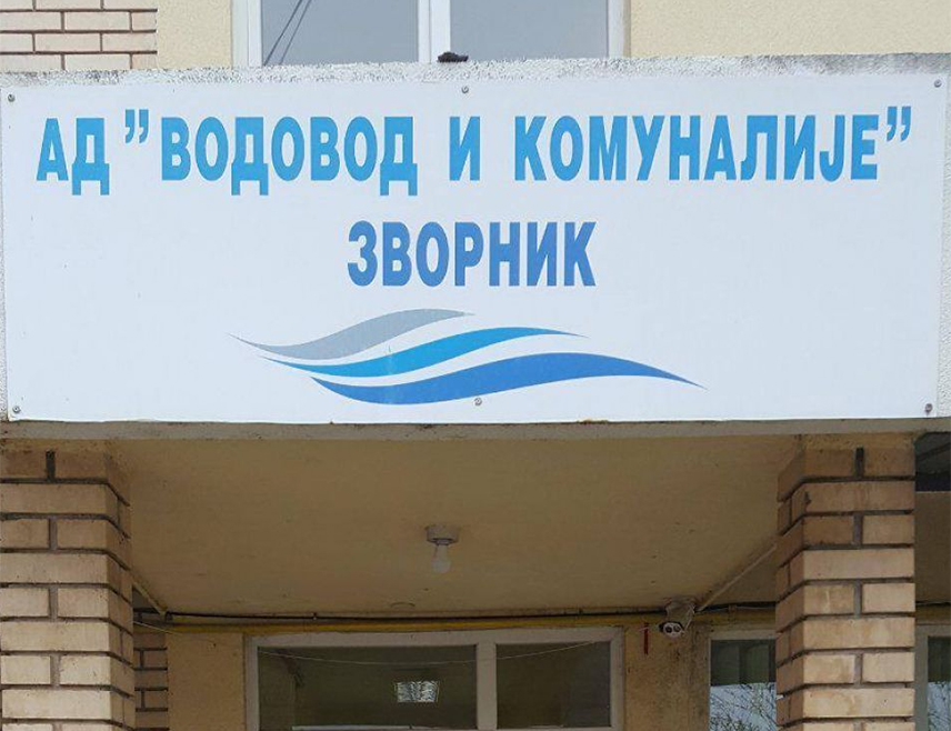 ЗВОРНИК, 28. ЈАНУАРА /СРНА/ - Вода у бунарима Козлук, Пађине и Брањево, након испитивања непосредно послије загађивања Дрине, исправна је за пиће, саопштено је из зворничког предузећа "Водовод и комуналије" након обављених анализа.