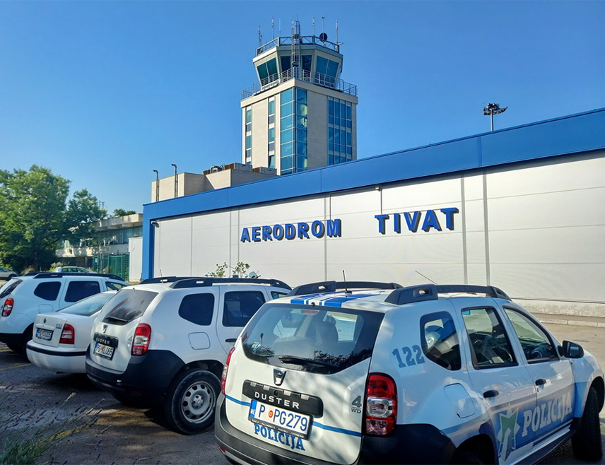 ПОДГОРИЦА, 28. ЈАНУАРА /СРНА/ - Страни држављанин ухапшен је на аеродрому у Тивту по потјерници Интерпола Пекинг због сумње да је организовао илегално клађење путем онлајн платформи на штету држављана Кине, саопштено је из Управе полиције Црне Горе.