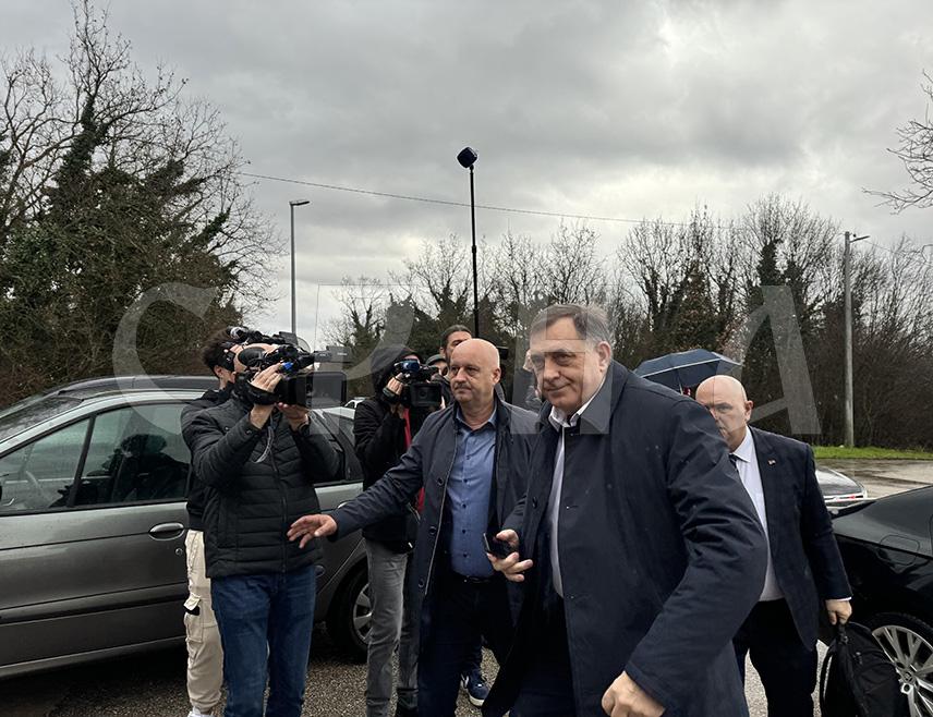 МОСTАР, 28. ЈАНУАРА /СРНА/ - Састанак предсједника СНСД-а Милорада Додика и лидера ХДЗ-а БиХ Драгана Човића почео је у Пологу код Мостара.