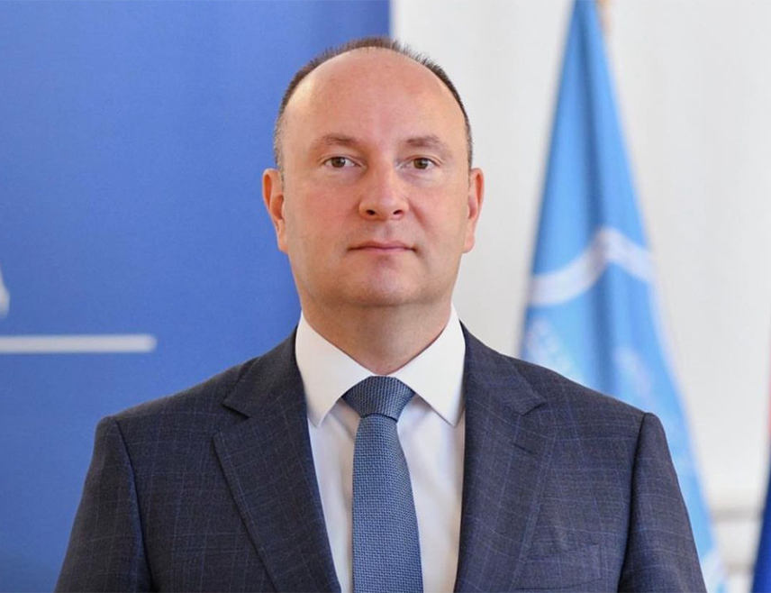 БЕОГРАД, 28. ЈАНУАРА /СРНА/ - Милан Ђурић поднио је неопозиву оставку на мјесто градоначелника Новог Сада, након синоћњег напада на студенткињу у том граду.