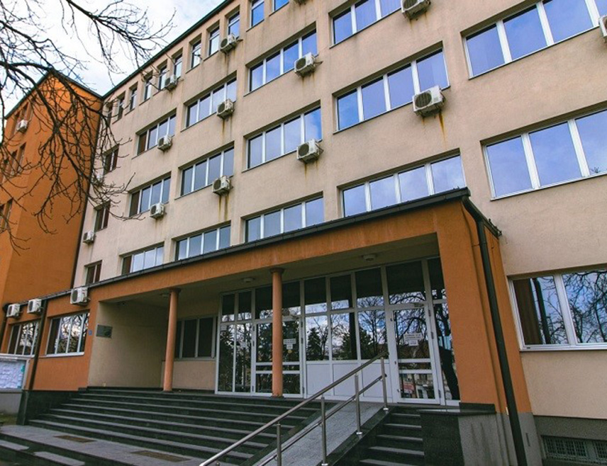 БИЈЕЉИНА, 28. ЈАНУАРА /СРНА/ - Кривично вијеће Окружног суда у Бијељини одбило је жалбу коју је бијељинско Окружно јавно тужилаштво уложило јер нису одређене мјере забране градоначелнику Љубиши Петровићу, осумњиченом за злоупотребу службеног положаја.