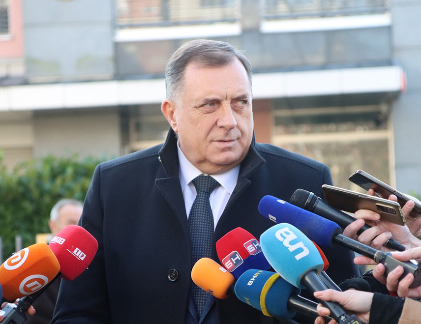 МОСТАР, 28. ЈАНУАРА /СРНА/ - Предсједник Републике Српске Милорад Додик истакао је да Срби неће рат и да он нема намјеру да ратује, али нека је са срећом ономе ко се усуди да уђе у Српску са било каквом формацијом.